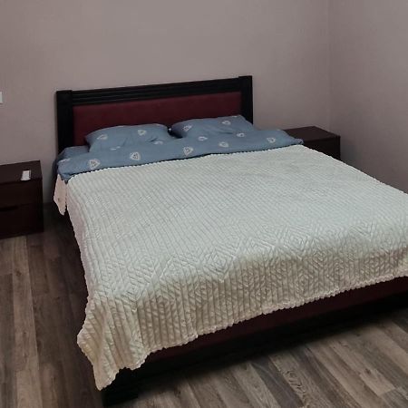 Затишна Квартира В Центрі Міста Ternopil Bagian luar foto