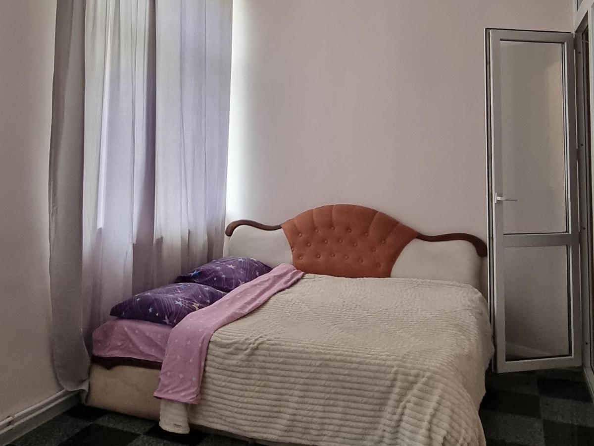 Затишна Квартира В Центрі Міста Ternopil Bagian luar foto